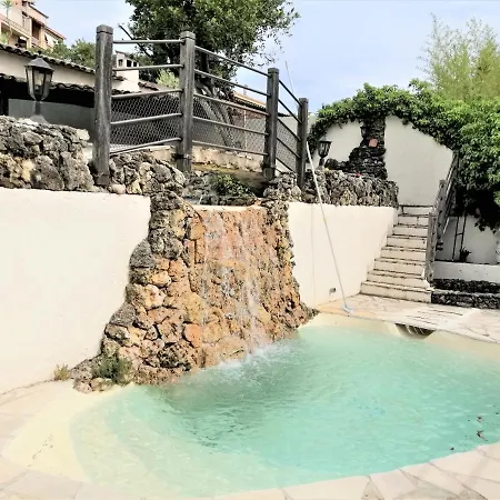 Maison Mitoyenne Avec Piscine * Antibes